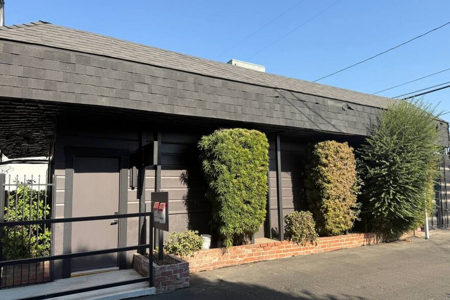 Primary Photo Of 617 W Tulare Ave, Visalia Office For Lease