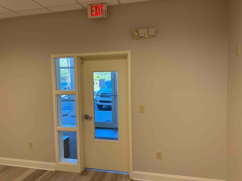 More Photos Of 897 Von Kolnitz Rd, Mount Pleasant Medical For Lease