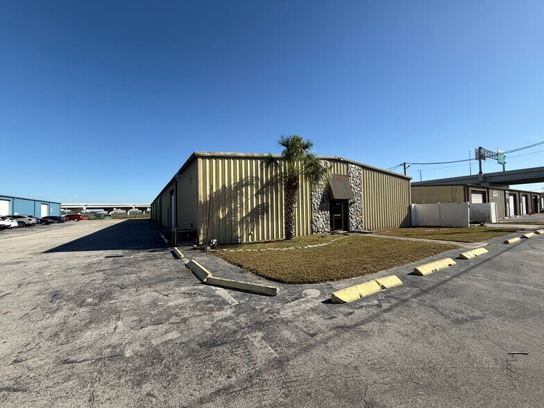 More Photos Of 11881 N 44th St, Clearwater Warehouse For Lease
