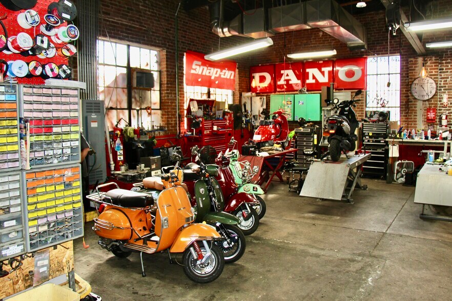 More Photos Of 154-160 S Broadway, Denver Storefront For Lease