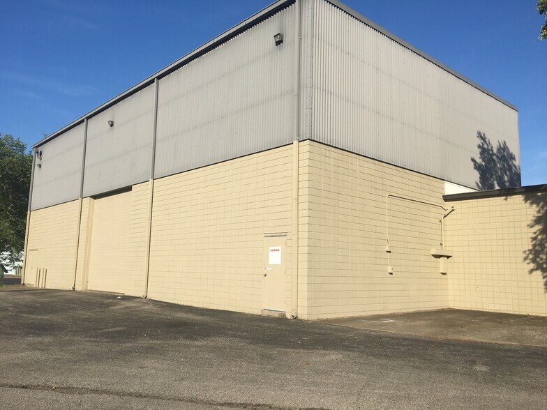 More Photos Of 4528 Bishop Ln, Louisville Showroom For Sale