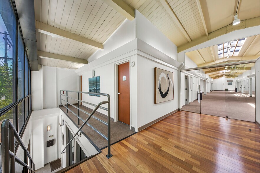 More Photos Of 580 College Ave, Palo Alto Office For Lease