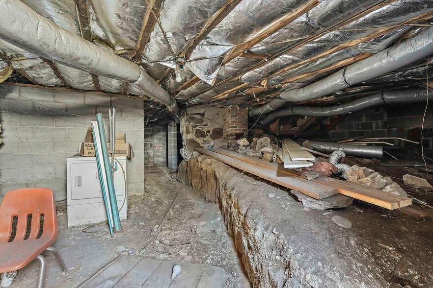 More Photos Of 43 E Colonial Hwy, Hamilton Restaurant For Sale