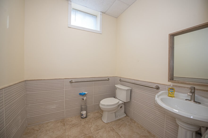 More Photos Of 141 Pine Aire Dr, Bay Shore Storefront Retail Office For Sale