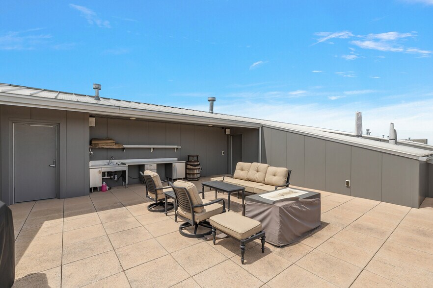 More Photos Of 148 Pit Ln, Pontiac Parking Garage For Sale