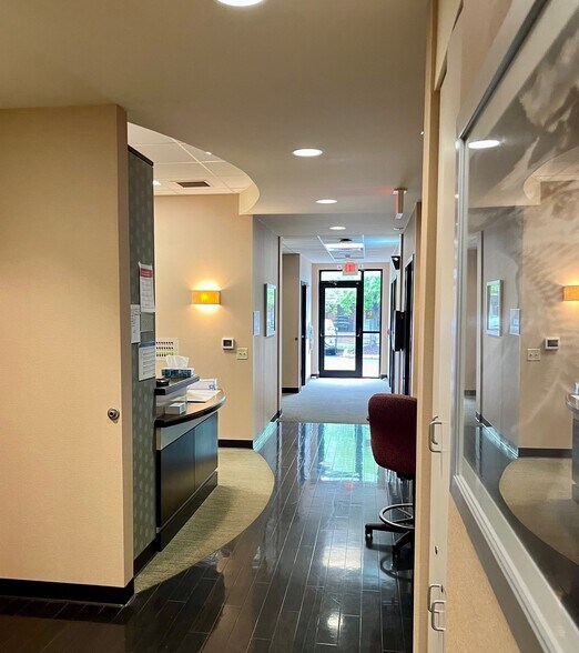 More Photos Of 1665 Valley Center Pky, Bethlehem Medical For Sale