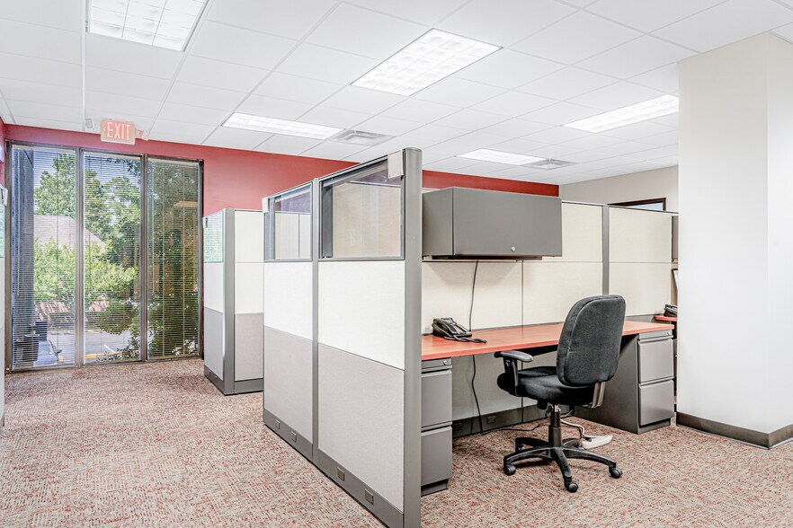 More Photos Of 5384 Poplar Ave, Memphis Office For Lease