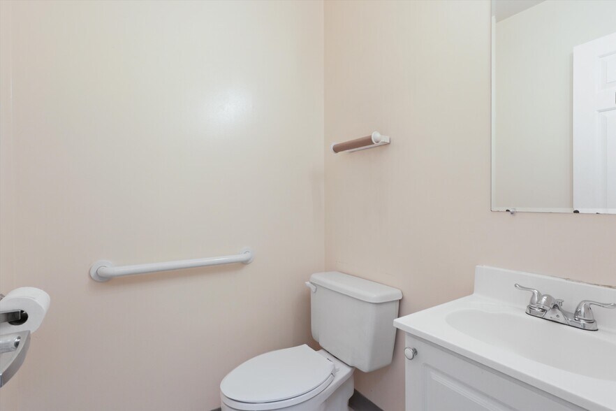 More Photos Of 2106 Gallows Rd, Vienna Office For Lease