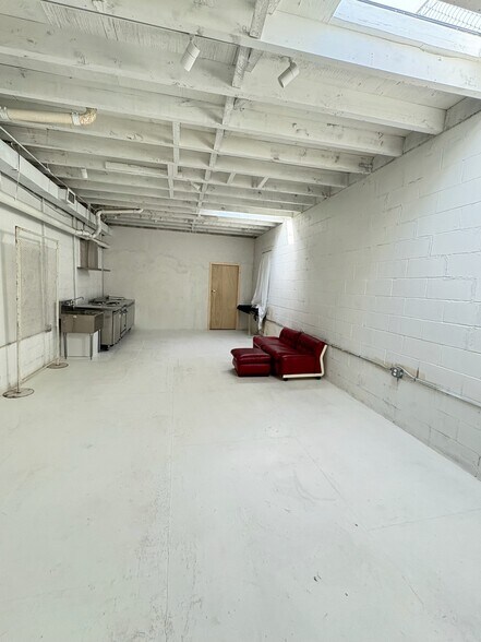 More Photos Of 166A 22nd St, Brooklyn Storefront Retail Office For Lease