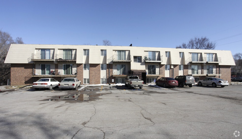 More Photos Of 7810 Blondo St, Omaha Apartments For Sale