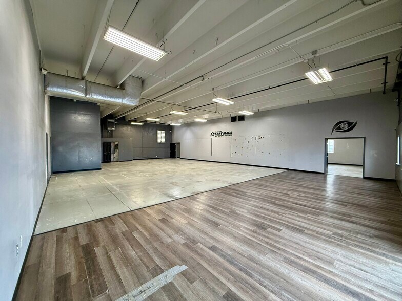 More Photos Of 5200-5280 Broadway, Denver Warehouse For Lease