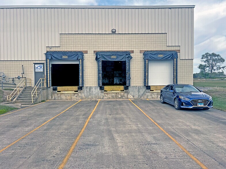 More Photos Of 823 Aaron Pky, Centralia Manufacturing For Lease