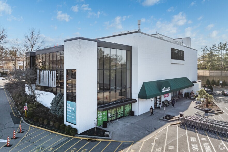 Primary Photo Of 2101-2103 Northern Blvd, Manhasset General Retail For Lease