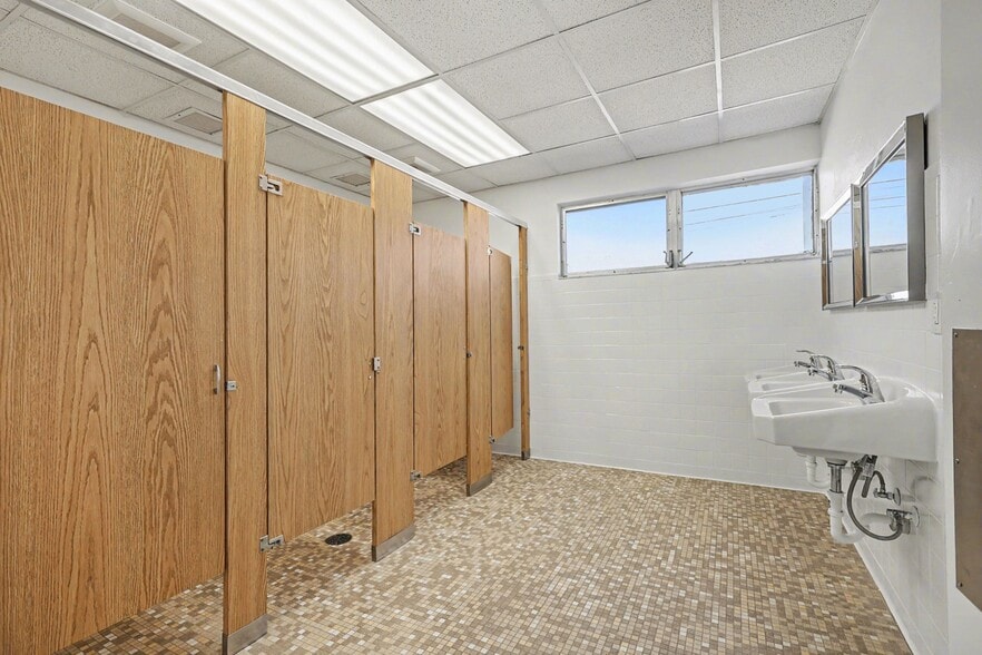More Photos Of 1288 N Tamiami Trl, North Fort Myers Office For Sale