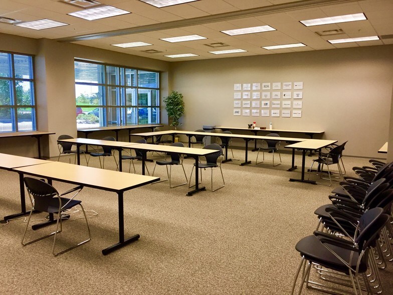 More Photos Of 9800 Connecticut St, Merrillville Office For Lease