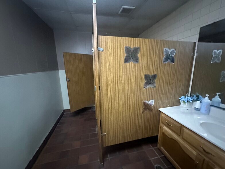 More Photos Of 3145 N Watkins St, Memphis General Retail For Sale