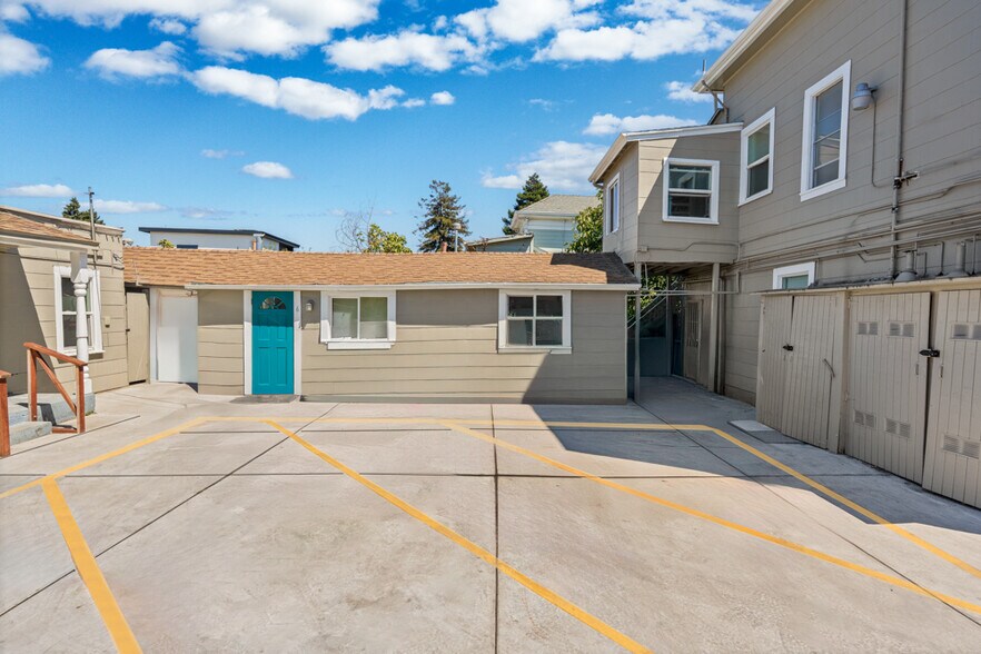 More Photos Of 1062 60th St, Oakland Apartments For Sale