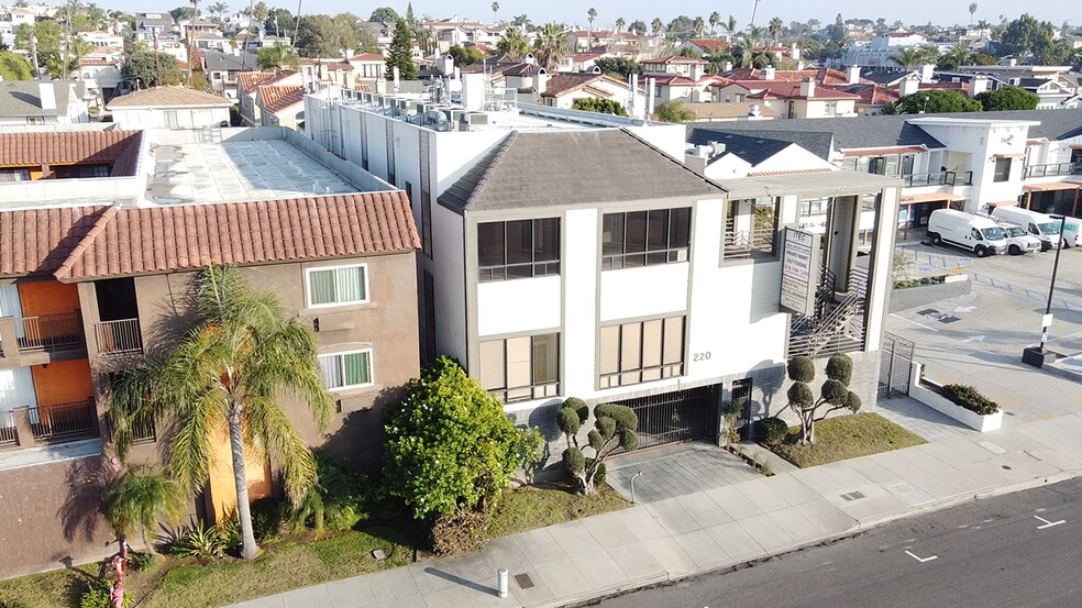 More Photos Of 220 S Pacific Coast Hwy, Redondo Beach Office Residential For Lease