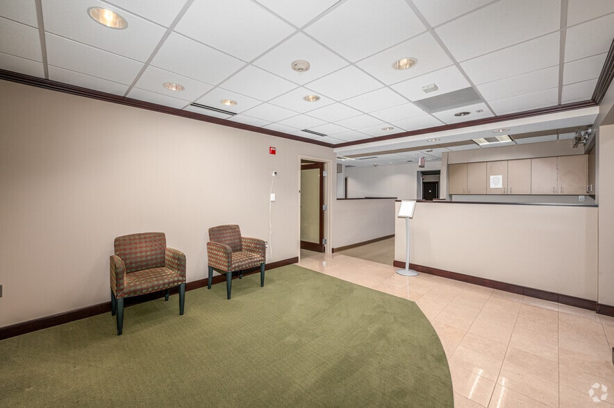 More Photos Of 7220 Wisconsin Ave, Bethesda Medical For Lease