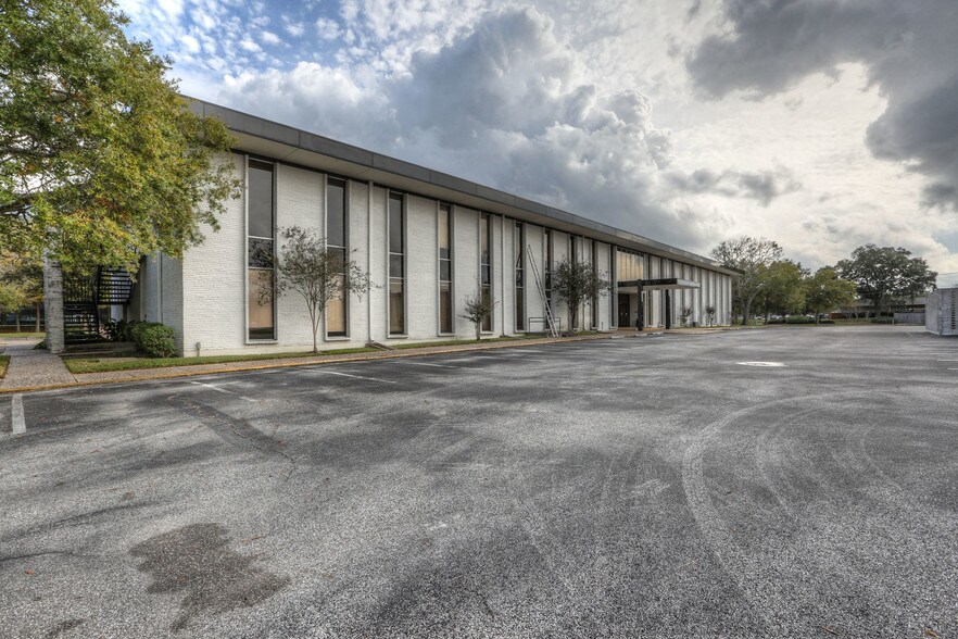 More Photos Of 1115 Gemini St, Houston Loft Creative Space For Lease