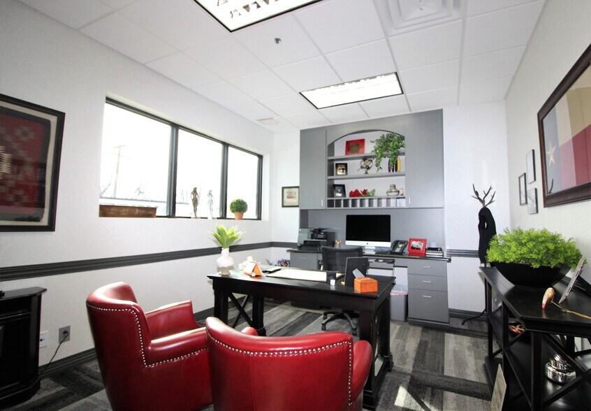 More Photos Of 1101 Woods St, Gainesville Warehouse For Lease