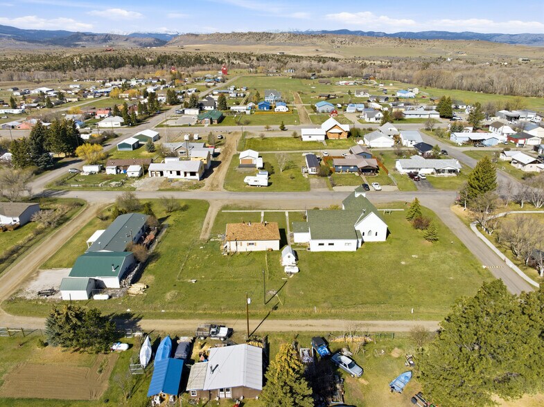 More Photos Of 210 Miles Ave, Clyde Park Specialty For Sale