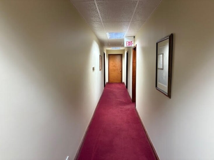 More Photos Of 1081 N University Blvd, Middletown Office For Lease