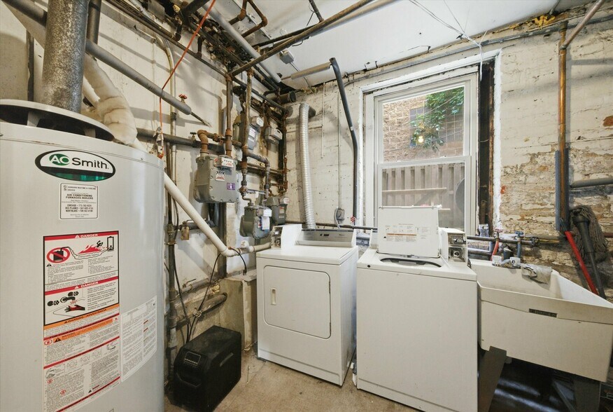 More Photos Of 905 W Fletcher St, Chicago Apartments For Sale
