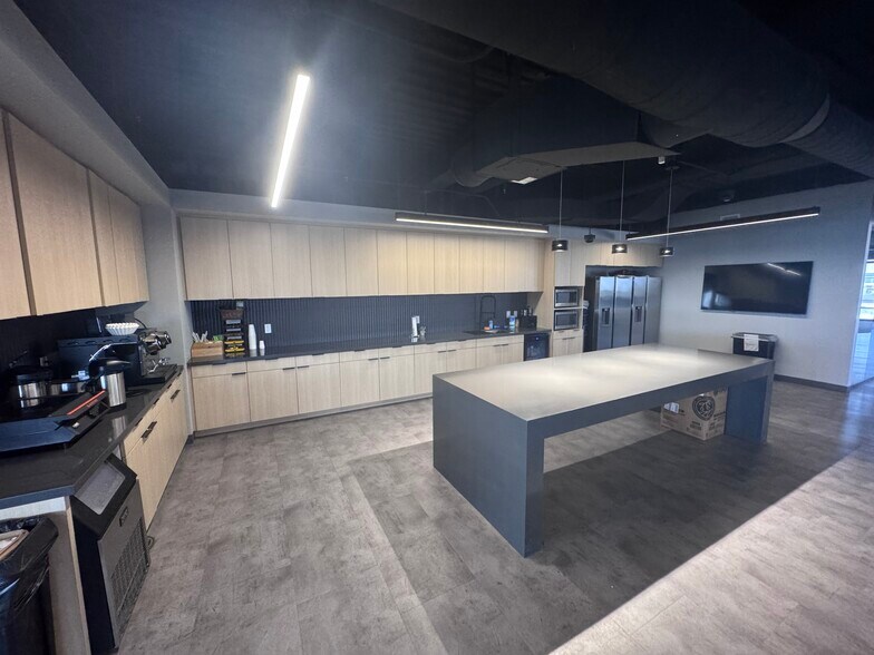 More Photos Of 6900 E Camelback Rd, Scottsdale Office For Lease