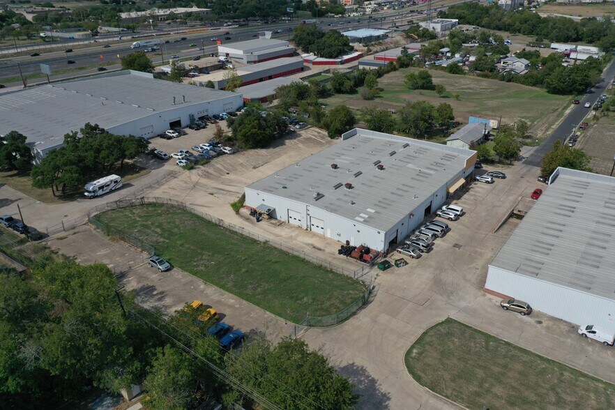 More Photos Of 10630 Joseph Clayton Dr, Austin Service For Lease