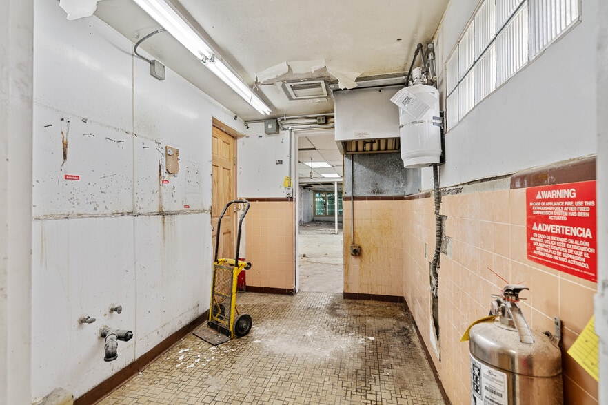 More Photos Of 1211 E Lewis St, Pasco Convenience Store For Sale