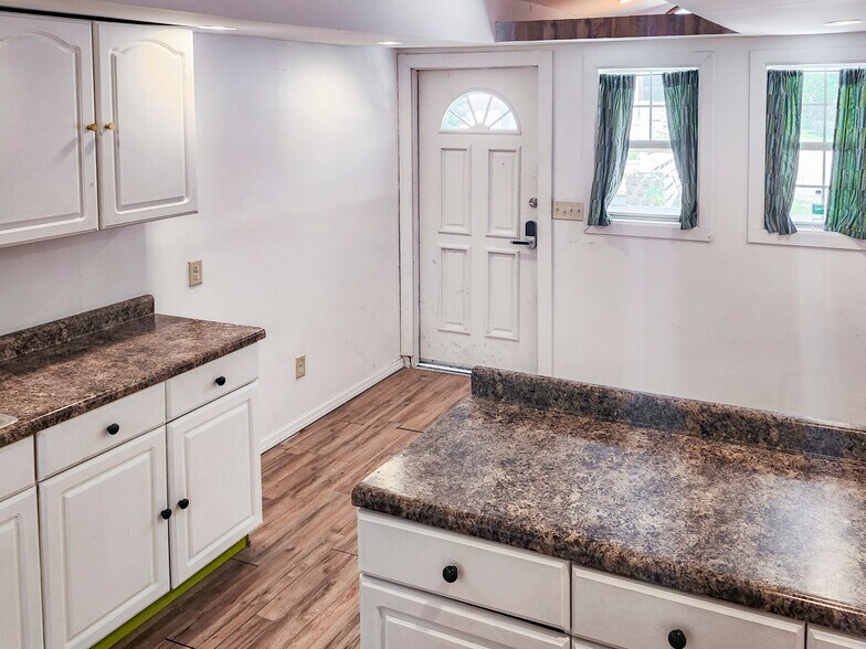 More Photos Of 1331 W 11th St, Bloomington Unknown For Lease