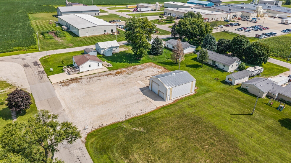More Photos Of 1626 Dearborn St, Ellsworth Industrial For Sale