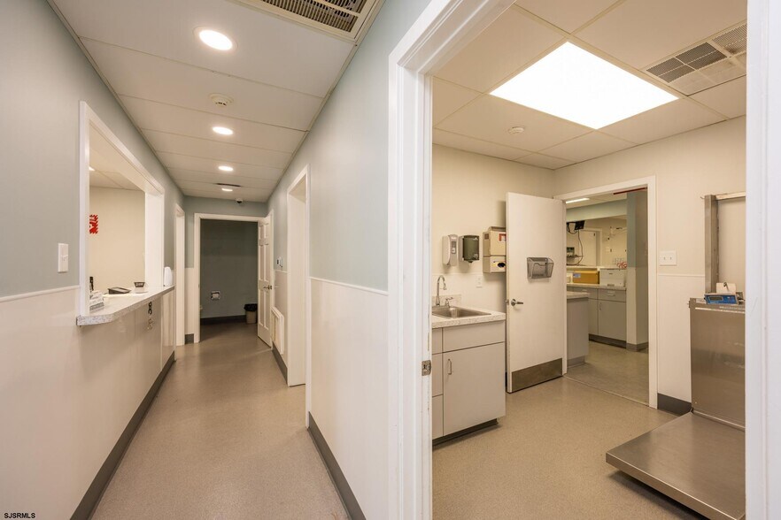 More Photos Of 535 Maple Ave, Linwood Veterinarian Kennel For Lease