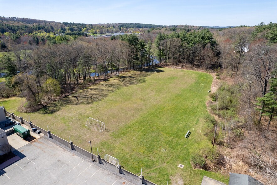 More Photos Of 13 Port St, Hudson Specialty For Sale