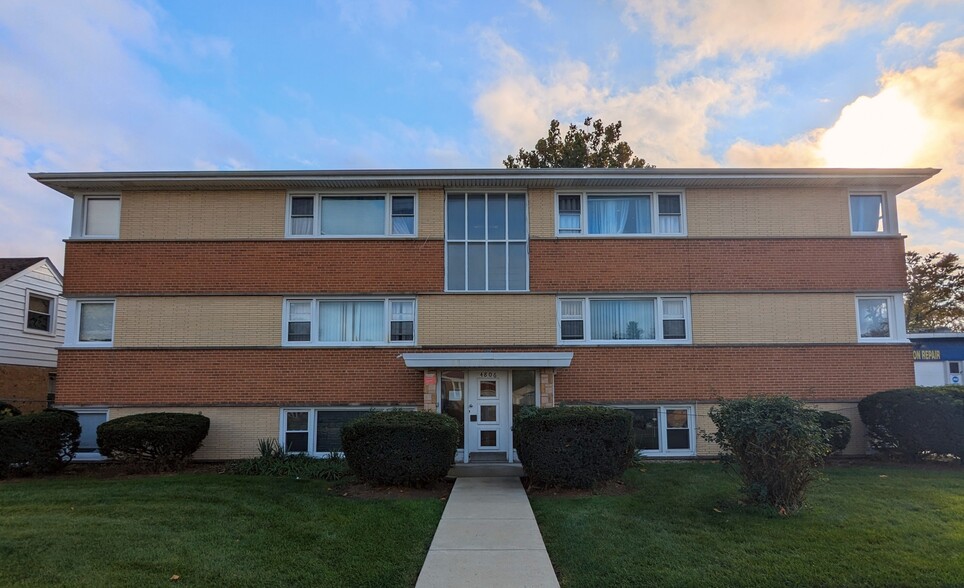 Primary Photo Of 4806 Saint Charles Rd, Bellwood Apartments For Sale