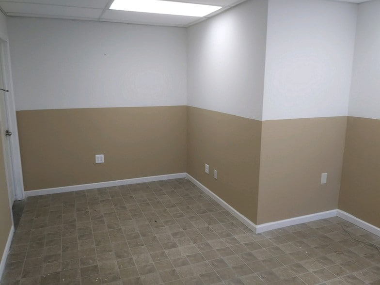 More Photos Of 80 Greenwood Ave, Midland Park Warehouse For Lease