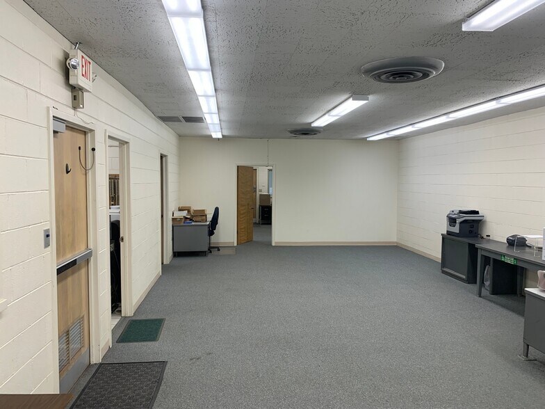 More Photos Of 1031 S Noel Ave, Wheeling Manufacturing For Sale