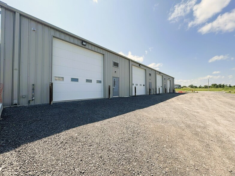 More Photos Of 82 Jack Davey Dr, Bath Warehouse For Lease