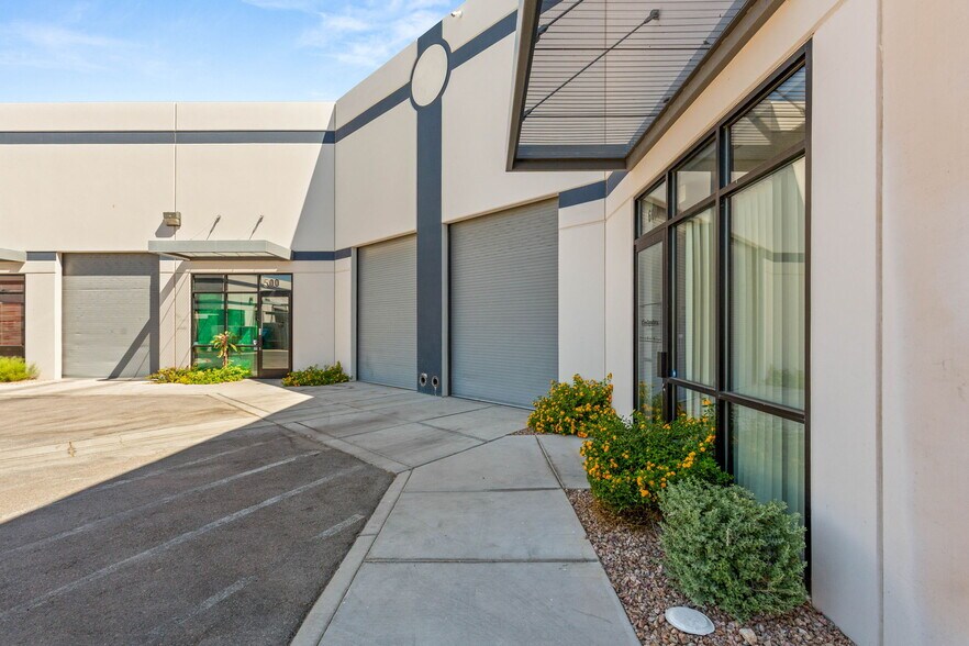 More Photos Of 4570 W Post Rd, Las Vegas Showroom For Lease