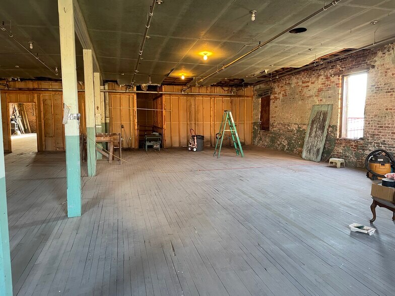 More Photos Of 237 S Cedar Ave, South Pittsburg Industrial For Sale