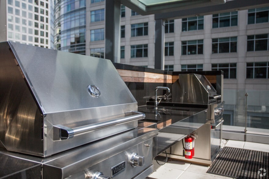 More Photos Of 1800 N Lynn St, Arlington Apartments For Lease