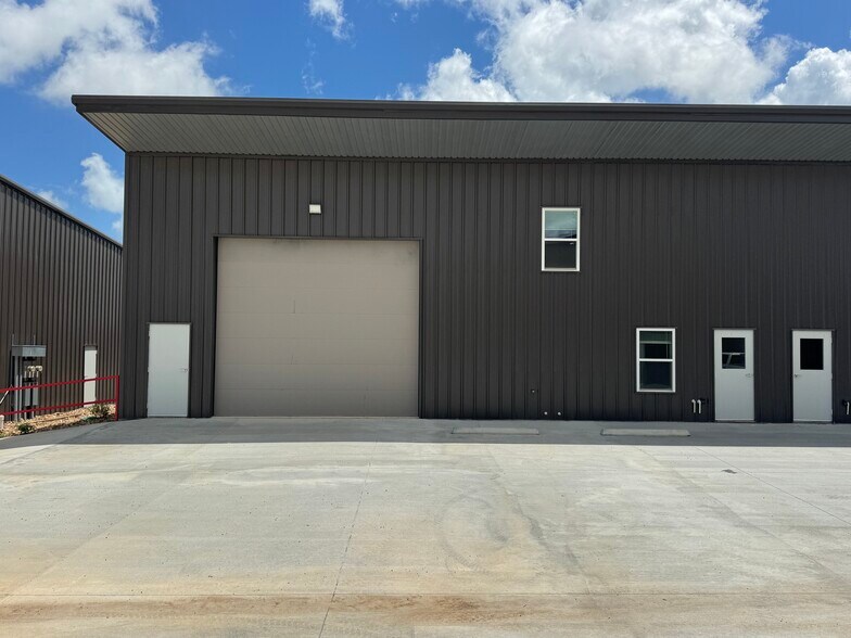 More Photos Of 450 Hwy 290 E, Elgin Light Distribution For Lease