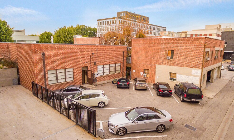 More Photos Of 328 S Beverly Dr, Beverly Hills General Retail For Lease