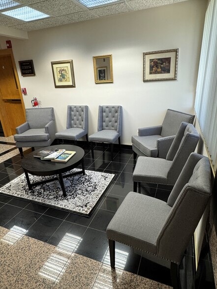 More Photos Of 207 Quaker Ln, West Warwick Office For Lease