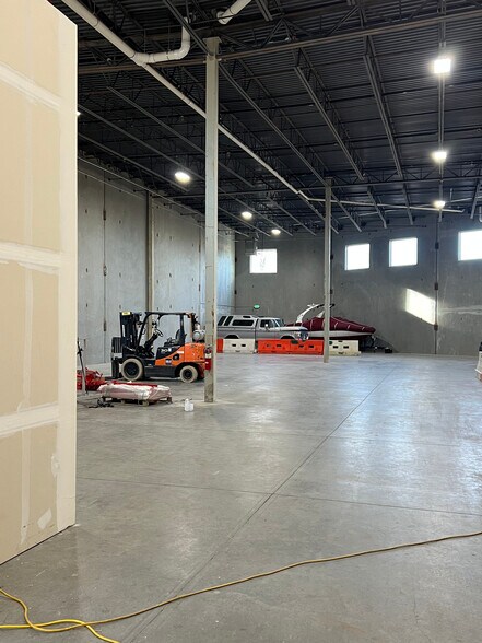 More Photos Of 1475 W Center St, North Salt Lake Flex For Lease