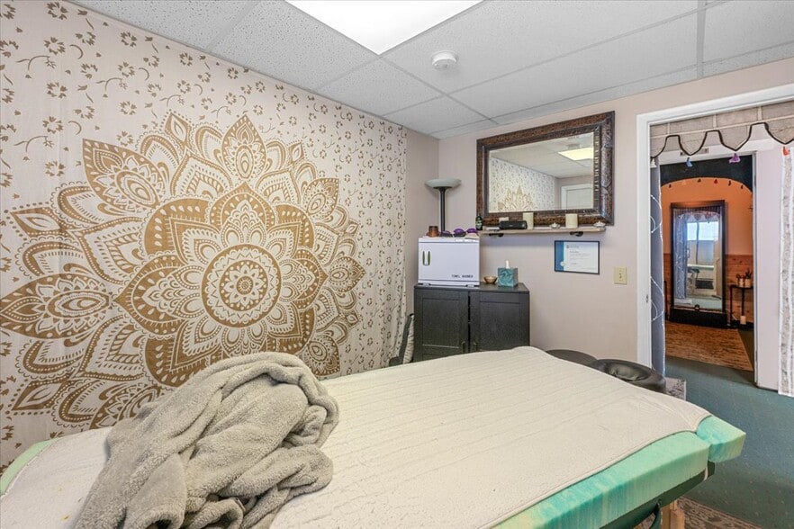 More Photos Of 40585 Big Bear Blvd, Big Bear Lake Office For Sale
