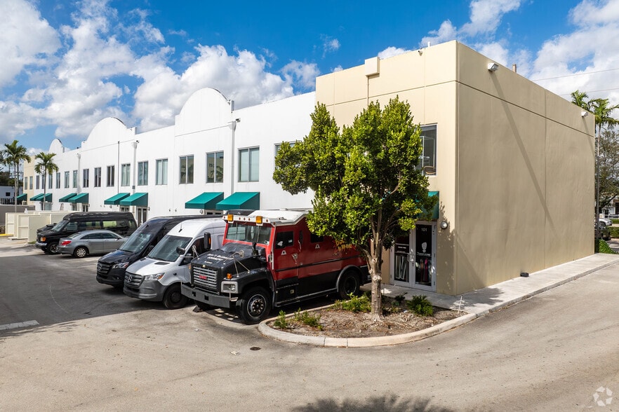 More Photos Of 1211 Stirling Rd, Dania Beach Unknown For Lease