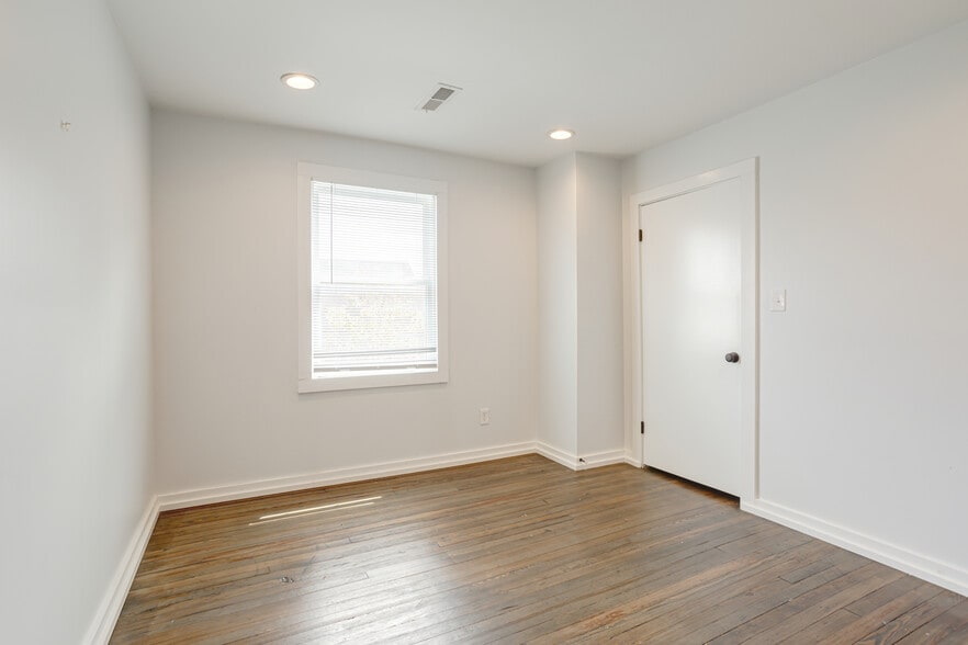 More Photos Of 2605 Westwood Dr, Nashville Showroom For Sale