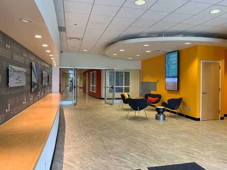 More Photos Of 1800 S Oak St, Champaign Office For Lease